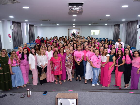 Cetam promove evento do Outubro Rosa com serviços de saúde e embelezamento para mulheres