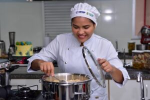 Imagem da notícia - Cetam realiza formatura das primeiras turmas da Escola de Gastronomia Bernardo Ramos